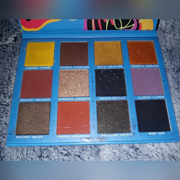 Eyeshadow pallet - Picture 2 of 2